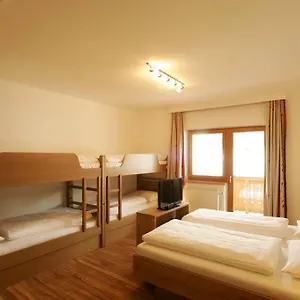 https://familien-wohlfuhlhotel-johanneshof.saalbachhinterglemmhotels.com