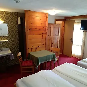 Hotel Garni Alpenrose Ischgl