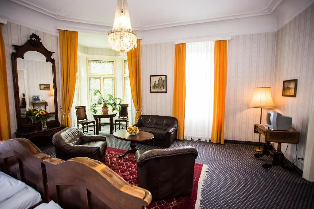 Hotel Atlanta Vienne 4*,